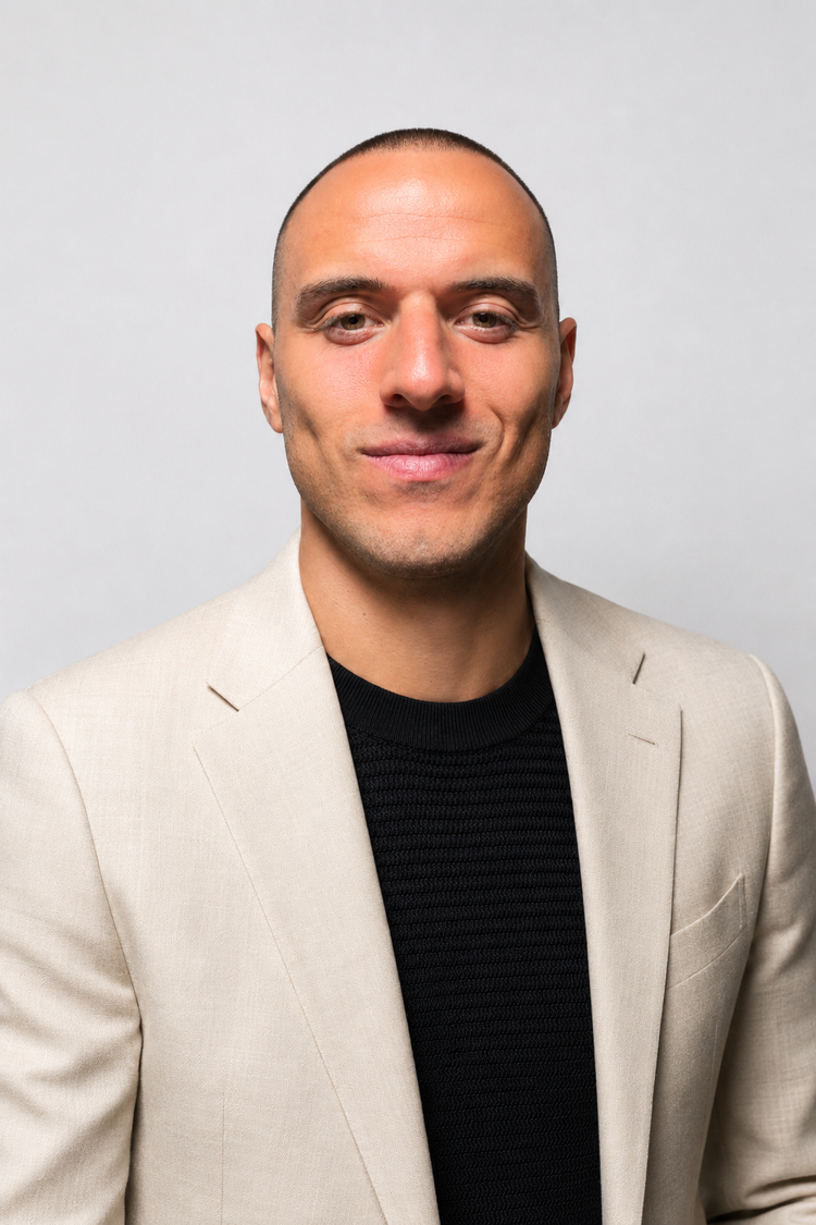 Alexander Kapkaev, Gründer und Geschäftsführer von WERTERHALT Gebäudereinigung